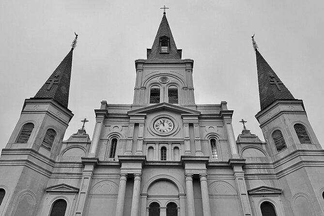 2-Hour French Quarter Ghost Walking Tour in New Orleans - Your guide makes or breaks the night
