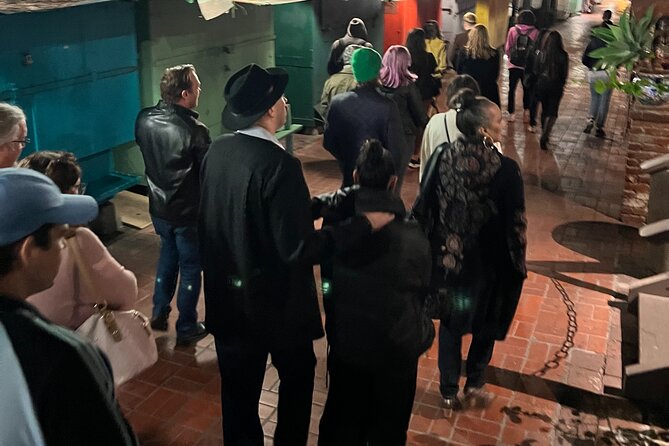 3 Hour Ghost Bus Tour in Hollywood and Downtown Los Angeles - Meet-up at Formosa Cafe: settle in before the stories start
