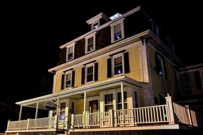 90-Minute Ghost Walking Tour in Boothbay Harbor - Price and logistics: what $29.99 buys you