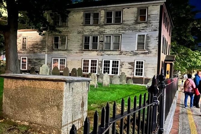 A Ghost Hunting Tour Specters and Apparitions in Salem - Salem After Dark: what this tour really feels like