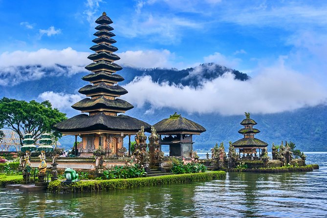Bali Ghost Tour: The Biggest Abandoned Hotel in Bali - The Abandoned Bedugul Hotel: your ghost palace photo hour