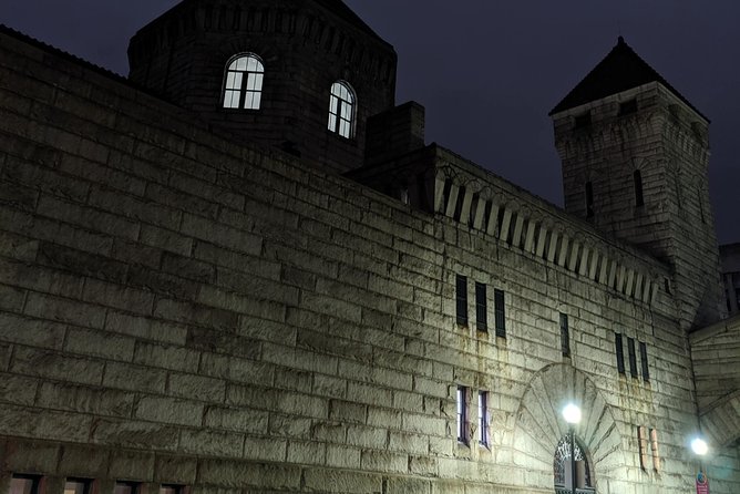 Black & Ghost Tour - Use the Coupons and Build a Simple Night Plan