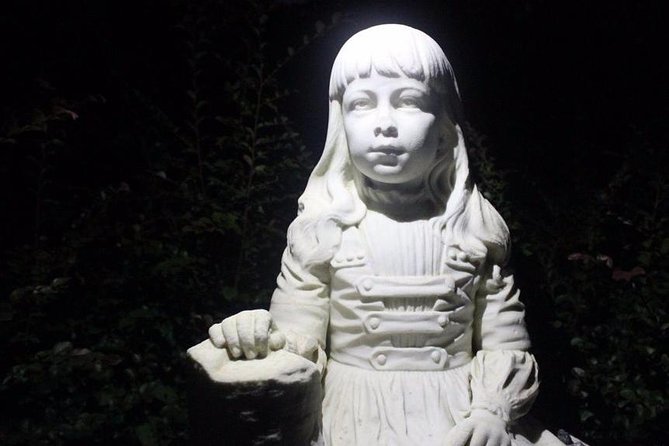 Bonaventure Cemetery's Secret Society Ghost Tour - The story style: “spooky” with a strong history backbone