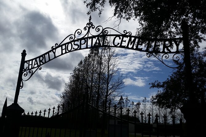 Cemetery and Ghost BYOB Bus Tour in New Orleans - Key Things You’ll Notice on This BYOB Cemetery Tour