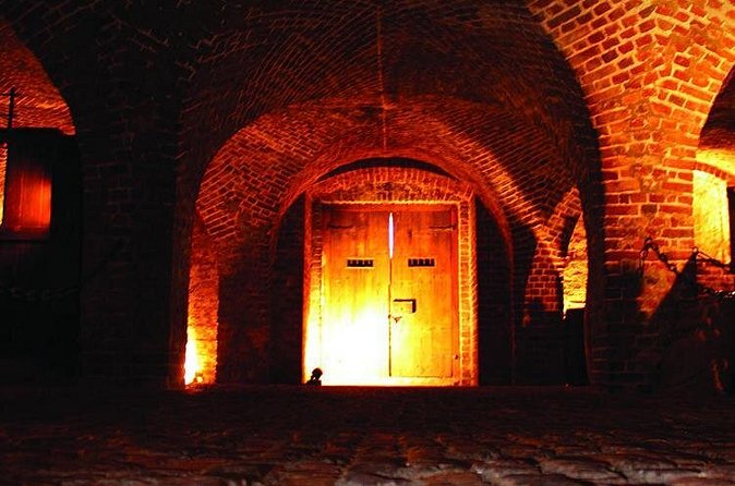 Charleston Ghost & Dungeon Night-Time Walking Tour with Entry to Provost Dungeon - Who This Tour Suits Best (and Who Might Prefer Another Option)