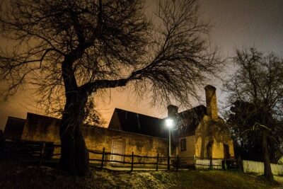 Colonial Ghosts: Ghostly Whispers of Williamsburg Ghost Tour - Getting Started: Kimball Theatre and a Route That Loops Back