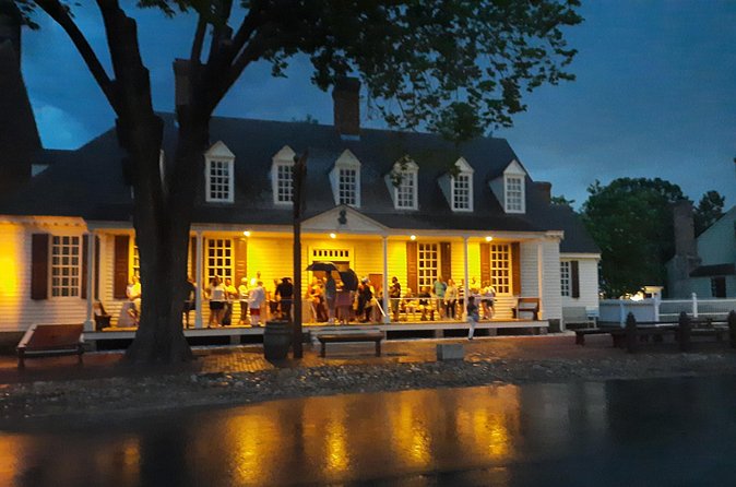 Colonial Williamsburg Ghost Stories and Walking Tour - The Middle of the Walk: Vantage Points and Timing
