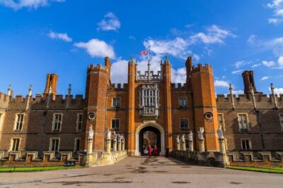 Dark History of the Tudors: Private Tour of Hampton Court Palace - Why this Hampton Court “dark Tudors” angle works in real life
