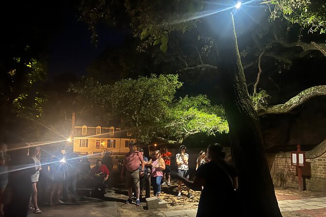 Dead Of Night Ghost Tour in Williamsburg / PARANORMAL EQUIPMENT - Williamsburg After Dark: How the Story Stops Play Out on the Walk