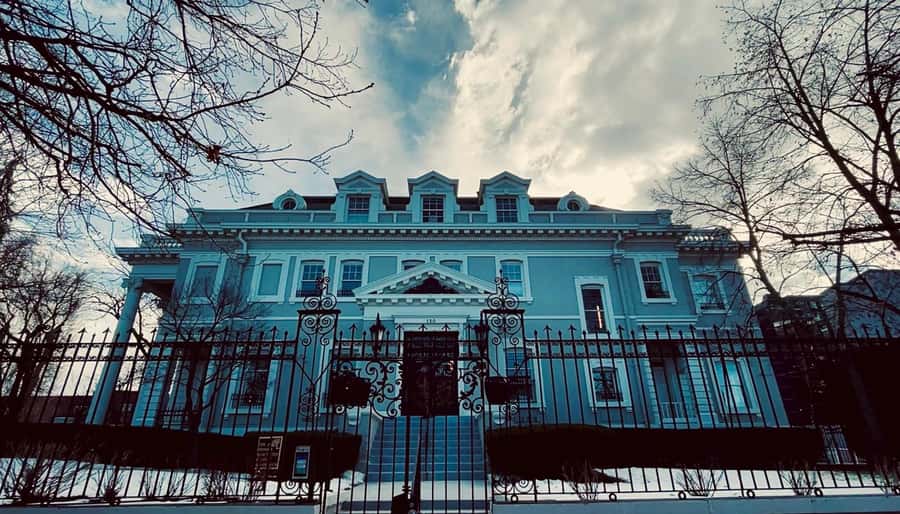 Denver: Twilight Ghost Walking Tour - Colorado State Capitol and Poets Row: public places where stories stick