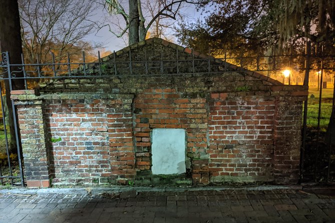 Fraidy Cat: The Family Fun Ghost Tour of Savannah - The guides make (or break) a ghost tour: expect humor and Q&A