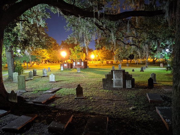 Fraidy Cat: The Family Fun Ghost Tour of Savannah - Starting at Columbia Square: the warm-up that sets the mood