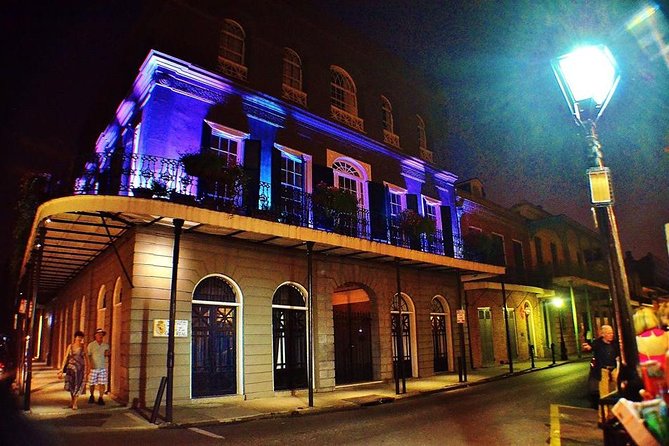 French Quarter Drunken Ghost and Vampire Tour - Stop 2 at Jackson Square: Julie, the Carter Brothers, and an Unsolved Crime