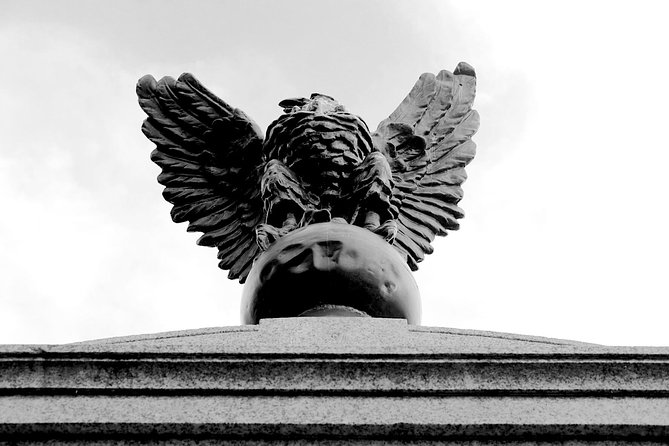 Genteel and Bard's Savannah Dark History and Ghost Encounter Walking Tour - The Old Sorrel Weed House and Madison Square: War, Suicide, and Aftermath