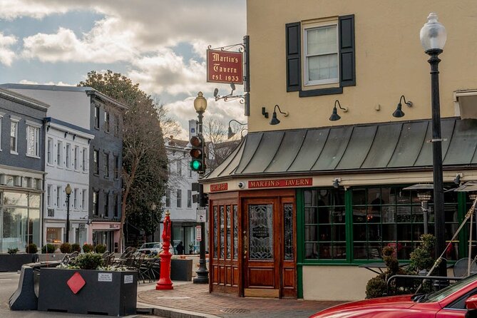 Georgetown Walking Tour: Spies, Presidents, and Exorcist Steps - Recreating the Kennedys’ Photos: The Real-World Photo Stop