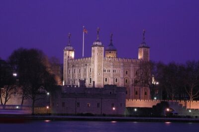 Ghastly Ghost Walking Tour in London - Getting there: the 8 pm start and the walking reality