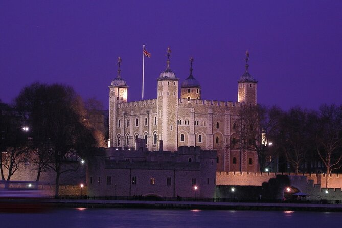 Ghastly Ghost Walking Tour in London - Getting there: the 8 pm start and the walking reality