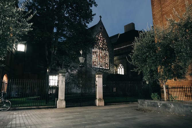 Ghost, Ghouls and Gallows Tour : Guided Tour with Boat Ride - Passing the spookiest castle plus the classic London “sight” effect