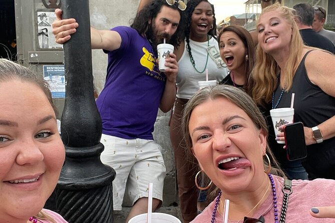 Ghost Tour and Haunted Pub Crawl Party with Free Shot - Stop 2: Lalaurie Mansion and the dark screen-to-street connection