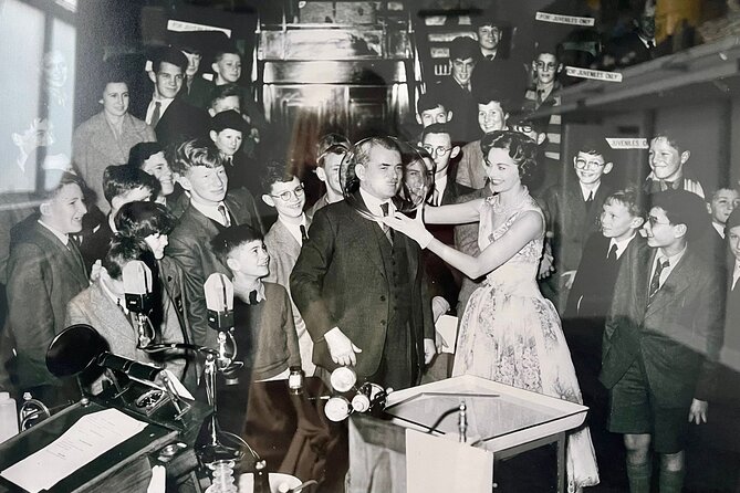 Ghost Tour of Mayfair - Mayfair at 7 pm: what this ghost walk feels like