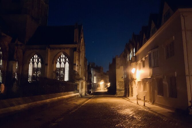 Ghost Tour of Oxford - Oxford After Dark: A One-and-a-Half-Hour Ghost Walk With Teeth