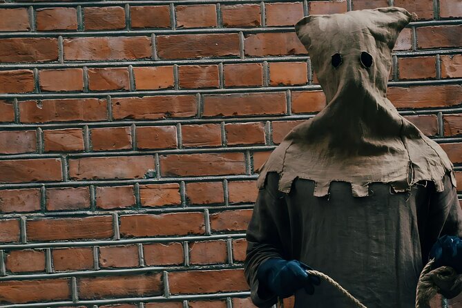 Guided Ghost Tours with Actors From Stockholm - Helvetesgränd and the Executioner: Street of Hell, Up Close