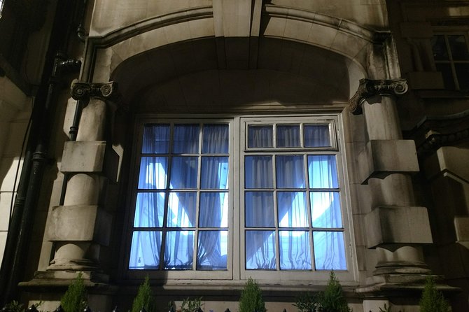 Haunted London: Ghost Hunt Self-Guided Walking Adventure - Queen’s Chapel: Palladian style and royal funerals
