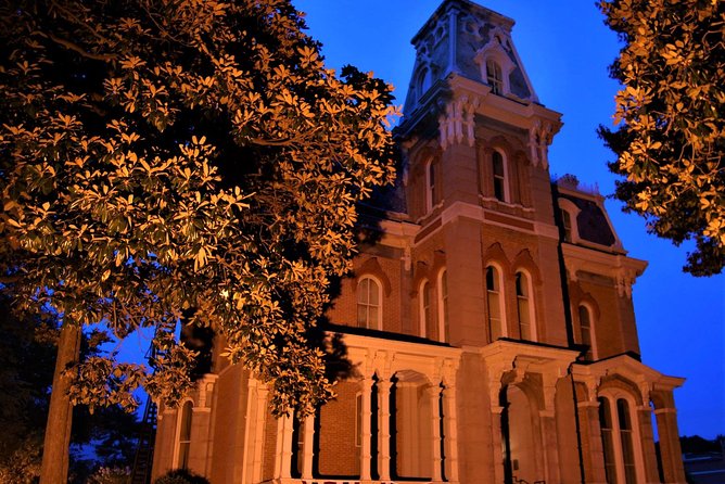 Haunted Memphis Walking Ghost Tour - Entering the Alfred’s on Beale meeting zone (and why it matters)