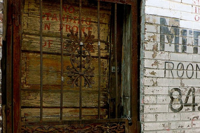 Haunted Memphis Walking Ghost Tour - Lorraine Motel and Morris Cemetery: haunting in a respectful key