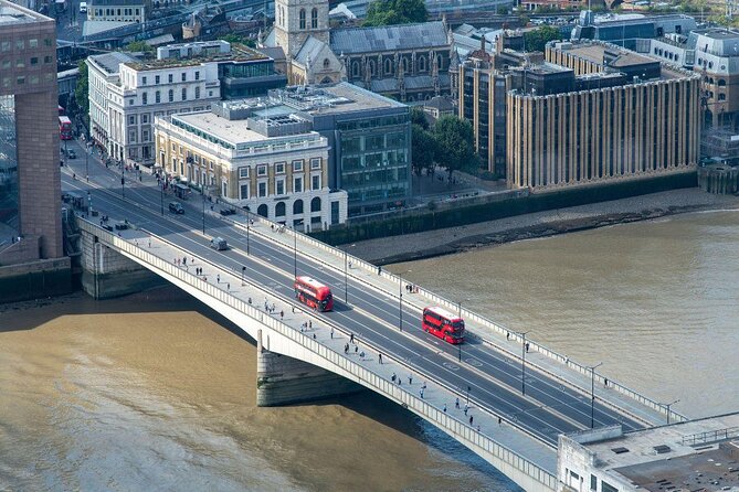 London Bridge Ghost Walking Tour - Why London Bridge looks different at night