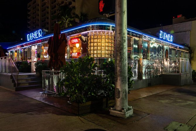 Menace, Murder & Malice: Miami Ghost Tours - Stop 3: The Betsy Hotel and its eerie reputation