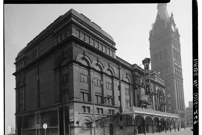Milwaukee Downtown Ghost Tour - The Shadow of City Hall - Newsroom Pub: a hundred-year-old bar, stained glass, and Anubis above it all