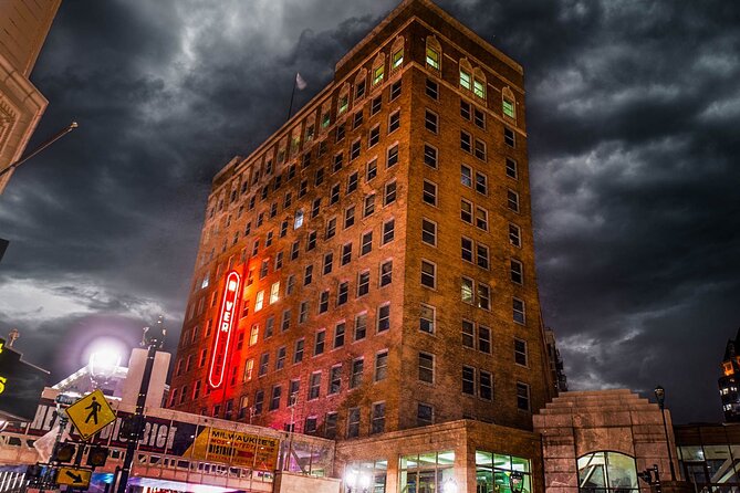 Milwaukee Morbid Mirrorlight Ghost Tours - Comfort Tips for an Outdoor Night Walk (Without Making It Awkward)