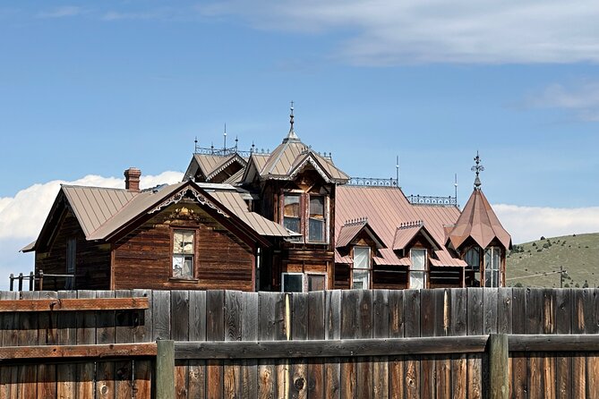 Montana Old West Towns: Virginia and Nevada City Private Tour - Stop 4: Grizzly & Wolf Discovery Center for a Wildlife Reset