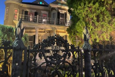 New Orleans : Best of Ghost & Voodoo Experience Walking Tour - Haunted houses you can’t enter, but you’ll still get the chills