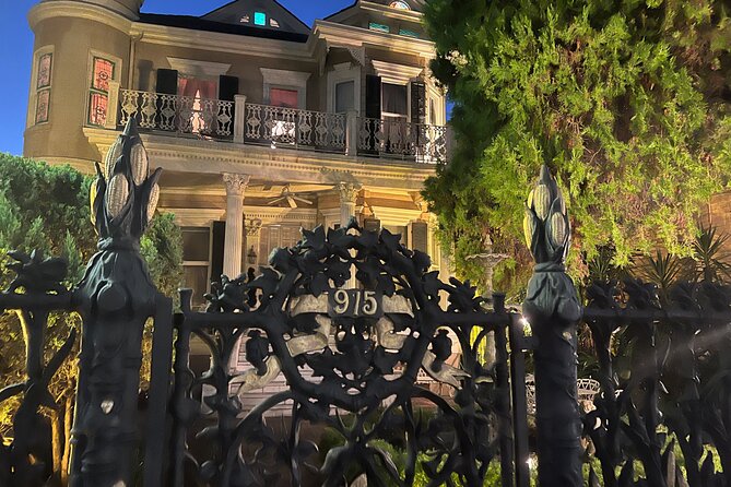 New Orleans : Best of Ghost & Voodoo Experience Walking Tour - Haunted houses you can’t enter, but you’ll still get the chills