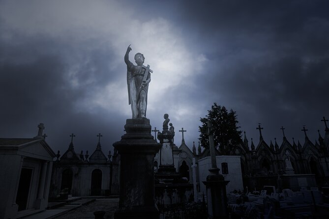 New Orleans Cemetery and Paranormal Investigation Bus Tour - The nighttime vibe: what you’ll notice once the group starts walking