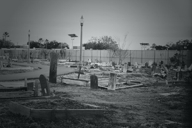 New Orleans Cemetery Bus Tour with Exclusive Cemetery Access - Meeting point in the French Quarter and how the stops actually feel