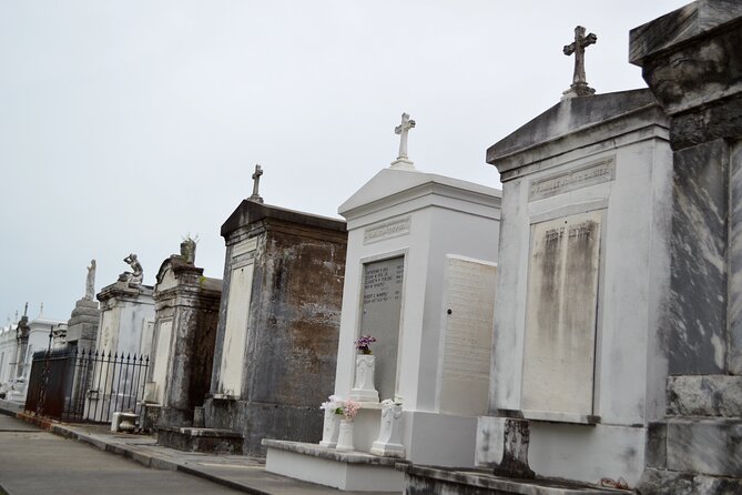New Orleans Cemetery Bus Tour with Exclusive Cemetery Access - Should you book the New Orleans Cemetery Bus Tour After Dark?