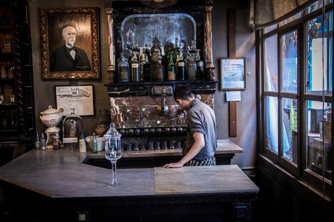 New Orleans Happy Hour Ghost Walking Tour Pub Crawl - Quick hits before you go