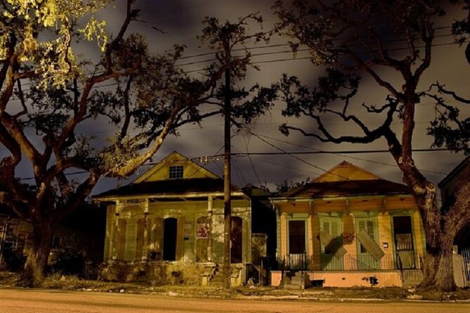 New Orleans Haunted Ghost Tour: Explore The Paranormal - Meeting at Voodoo Tavern: timing and what to wear
