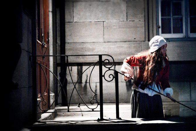 Old Montreal Ghost Walking Tour - Ghost Stories at Place Royale: What the 90-Minute Walk Feels Like