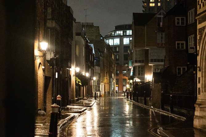 Paranormal ActivityTour in Old London - Ouija boards, K2 meters, and dowsing roads: the paranormal part in practice