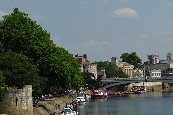 Private Ghost Tour of York - A private ghost tour where history does the scaring
