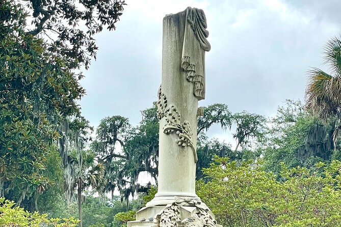 Real Savannah: History, Ghost, and True Crime Tour - Squares and a Colonial Cemetery peek: the places that set the mood