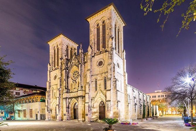 San Antonio Ghost Walking Tour - The ghost-hunting lesson isn’t just spooky chat