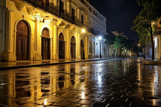 San Juan Ghost Tour: Shrieks in the Sugarcane - Stop 1: Plaza del Quinto Centenario (Plaza del Totem) and the Columbus milestone
