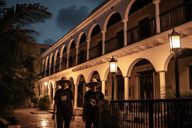 San Juan Ghost Tour: Shrieks in the Sugarcane - Stop 3: Museo de las Américas, where the galleries come with a darker sidebar