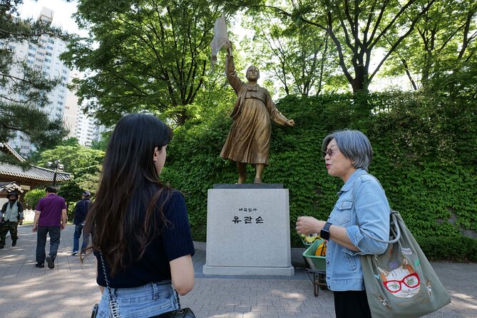Seoul’s Hidden Dark History Guided Tour of Seodaemun Prison - Dongnimmun Gate: a free independence landmark to set the stage