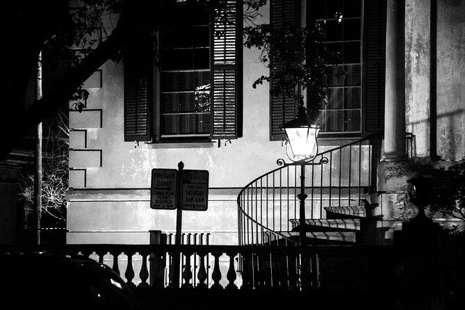 Shadows of Midnight Ultimate Late Night Savannah Ghost Tour - Stop-by-Stop: From a Historic Square to Forsyth Park Fountain and a Cemetery